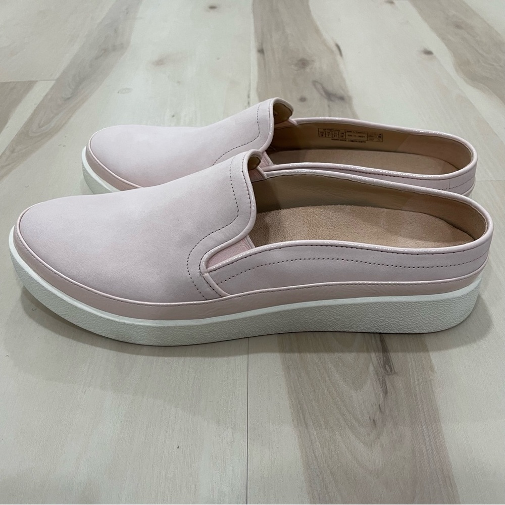 NWOT Vionic Women's Size 9 Effortless Peony Slip On. Mule. Light Pink/White